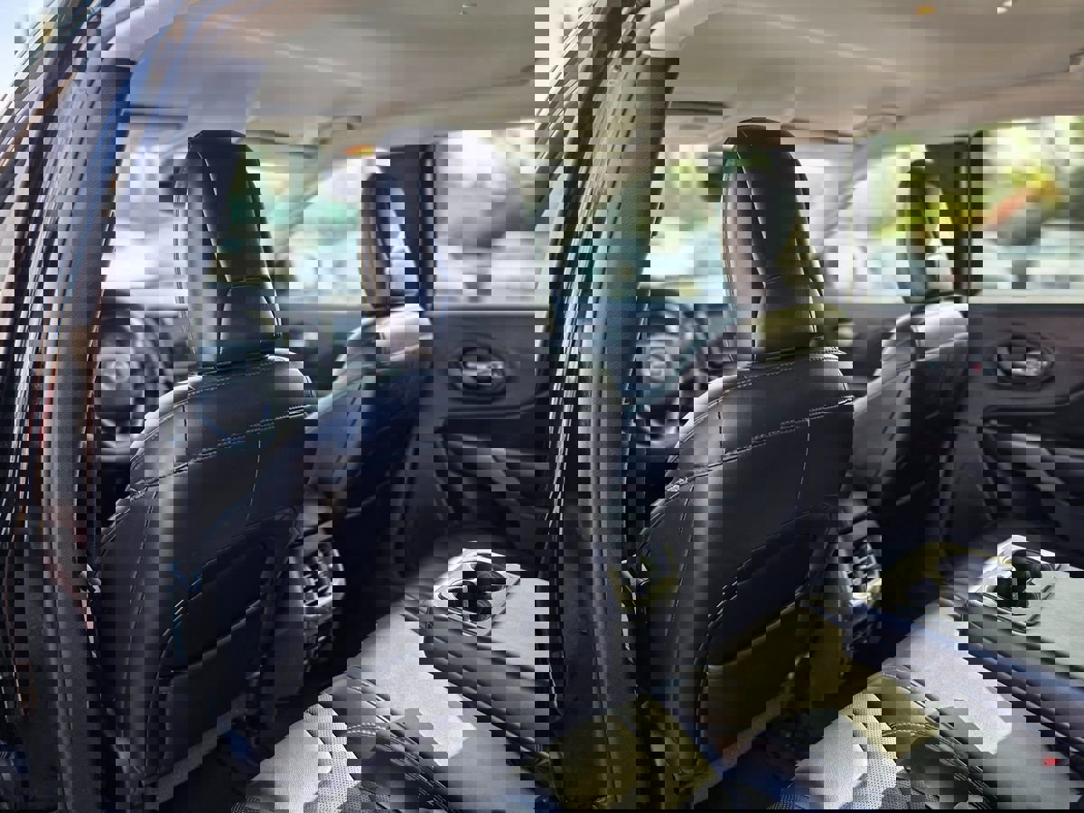 Used 2019 Jeep Cherokee Limited image 20