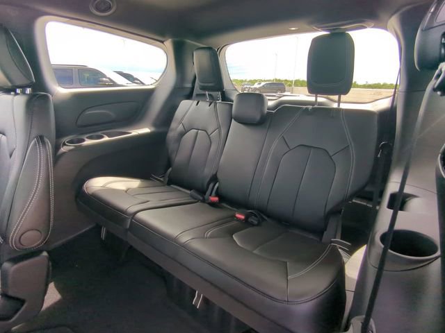 New 2027 Chrysler Pacifica Select FWD image 16