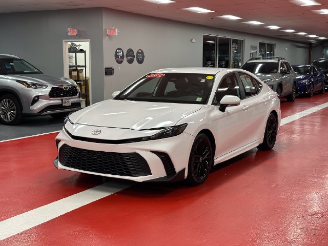 Used 2025 Toyota Camry SE FWD image 7