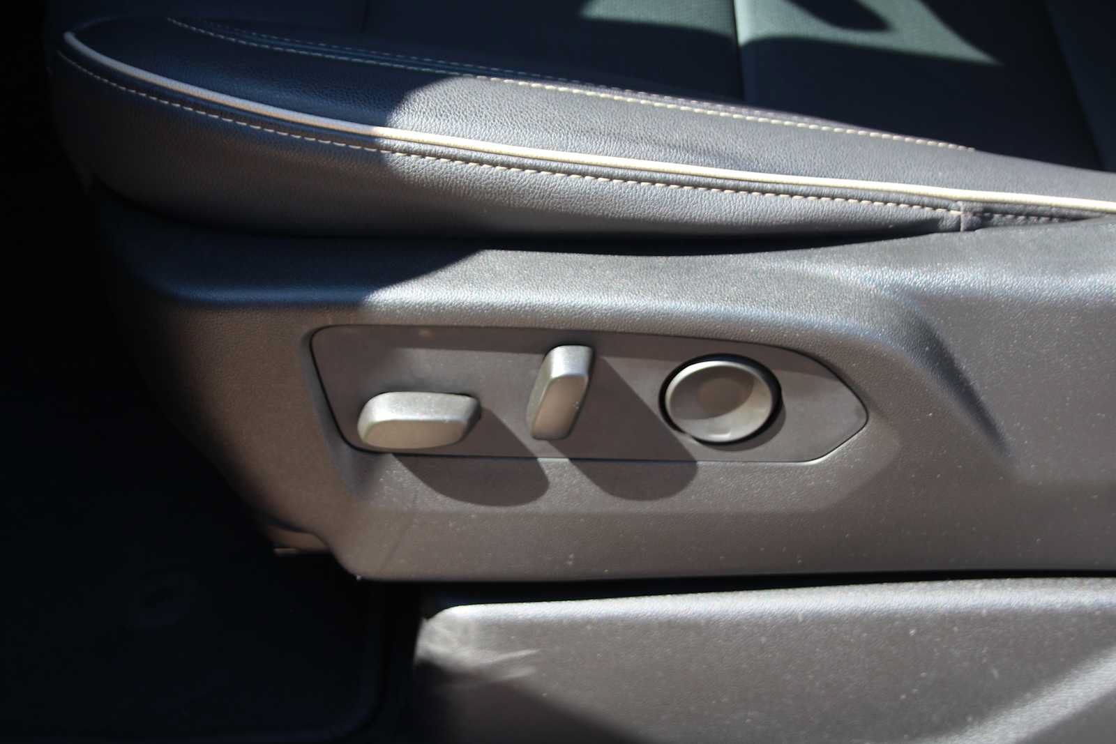 Used 2023 Chevrolet Tahoe Premier AWD/4WD image 35