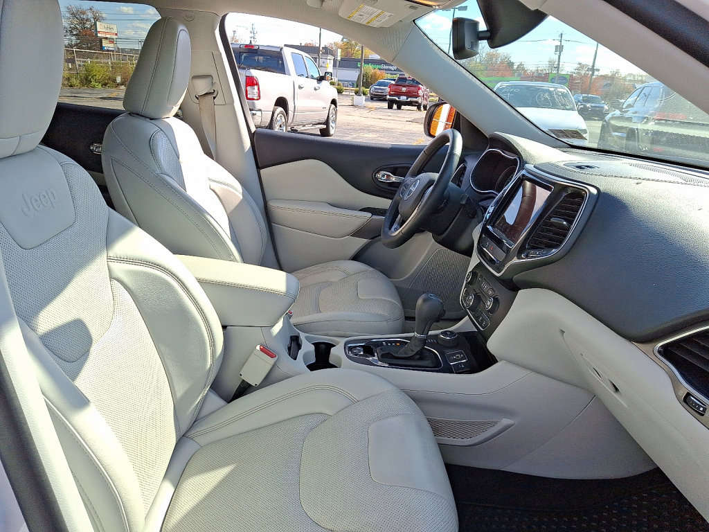 Used 2019 Jeep Cherokee Limited image 12