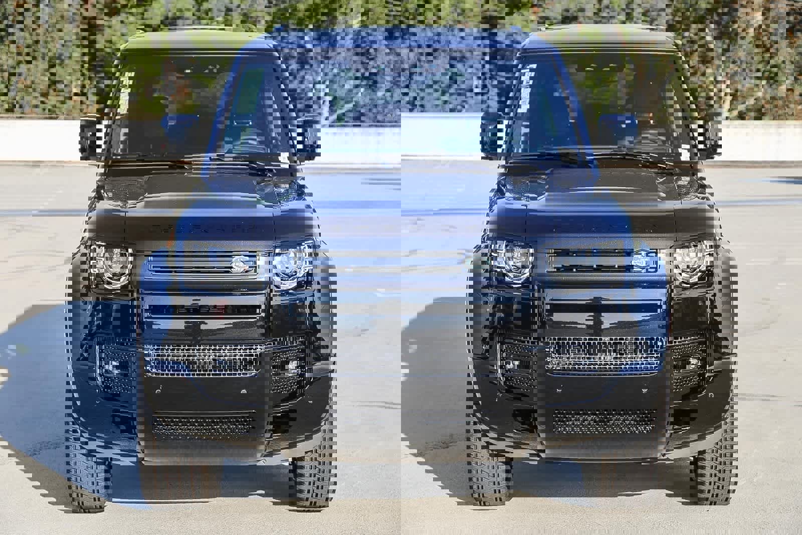 New 2025 Land Rover Defender 130 V8 image 2