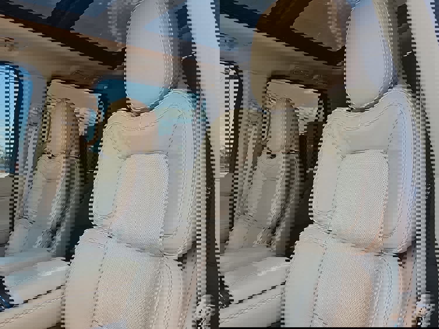 Used 2019 Lincoln Navigator Reserve image 14