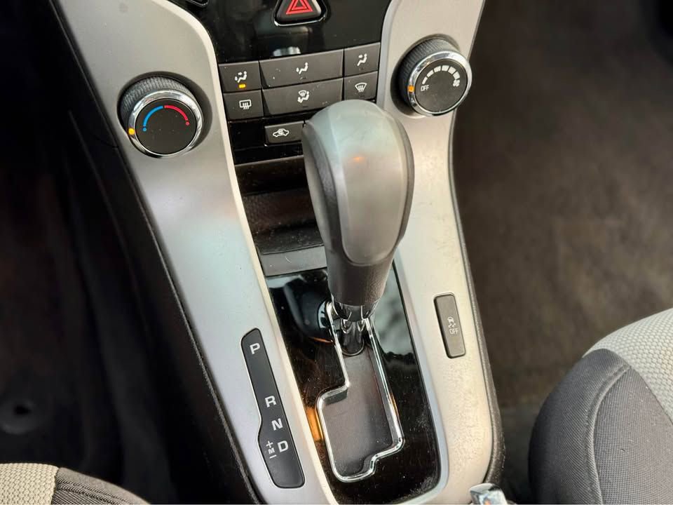 Used 2015 Chevrolet Cruze LS image 9
