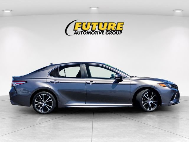 Used 2020 Toyota Camry SE w/ Convenience Package image 3