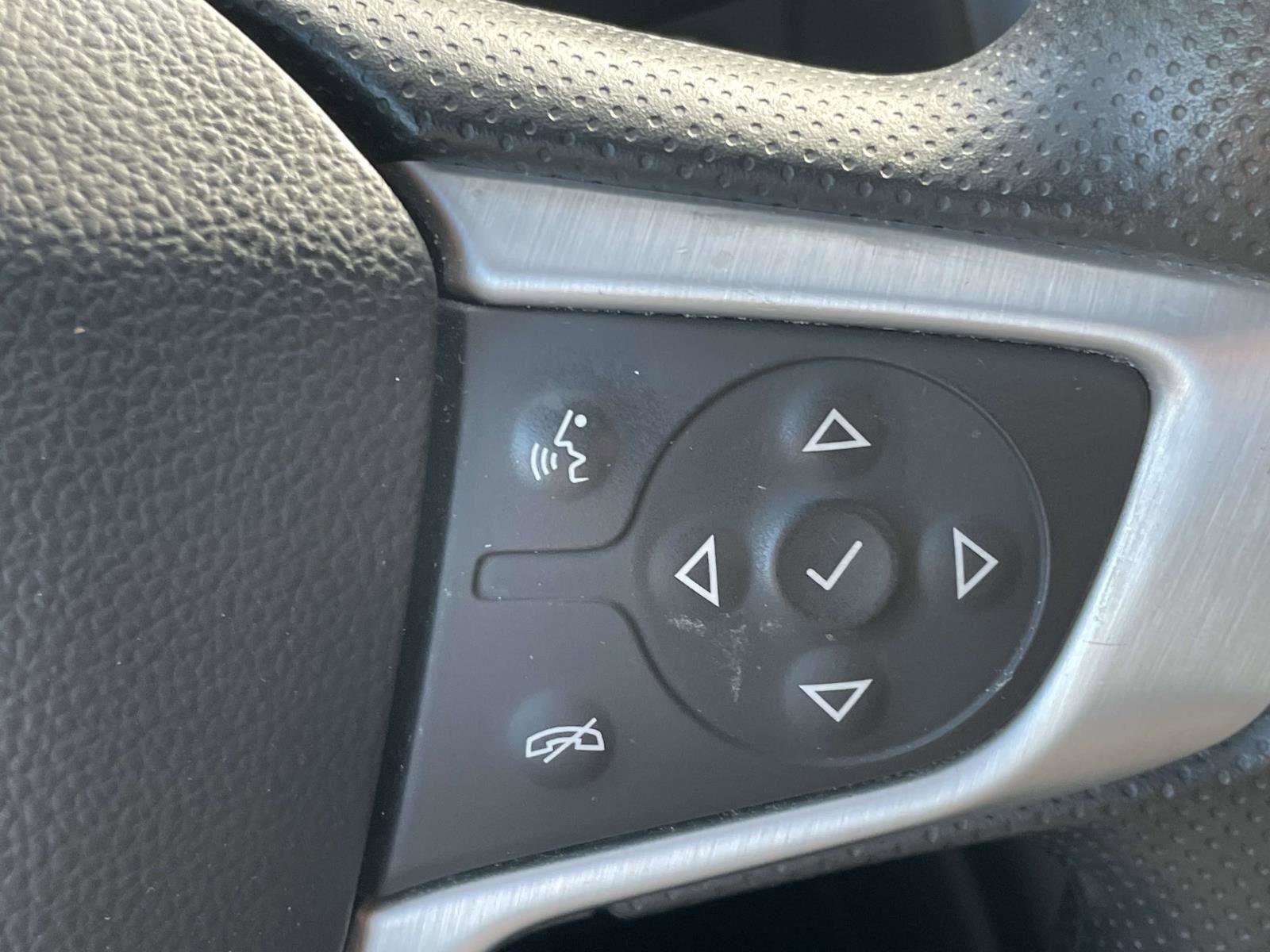 Used 2023 GMC Acadia SLE w/ Driver Convenience Package image 13