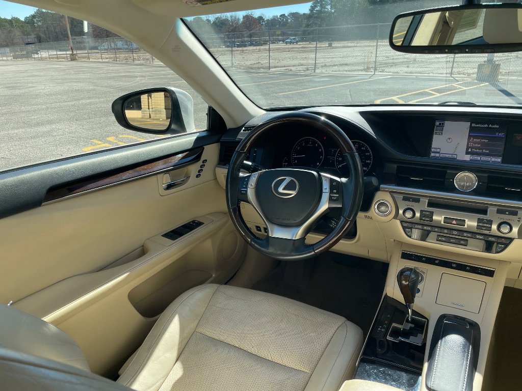 Used 2014 Lexus ES 350 Ultra Luxury w/ Luxury Package FWD image 30