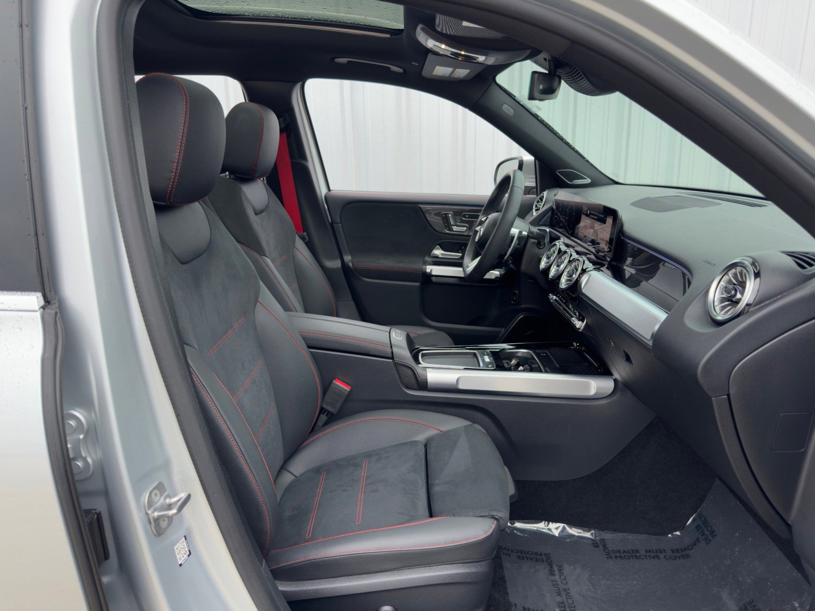 Used 2024 Mercedes-Benz GLB 35 AMG 4MATIC image 16