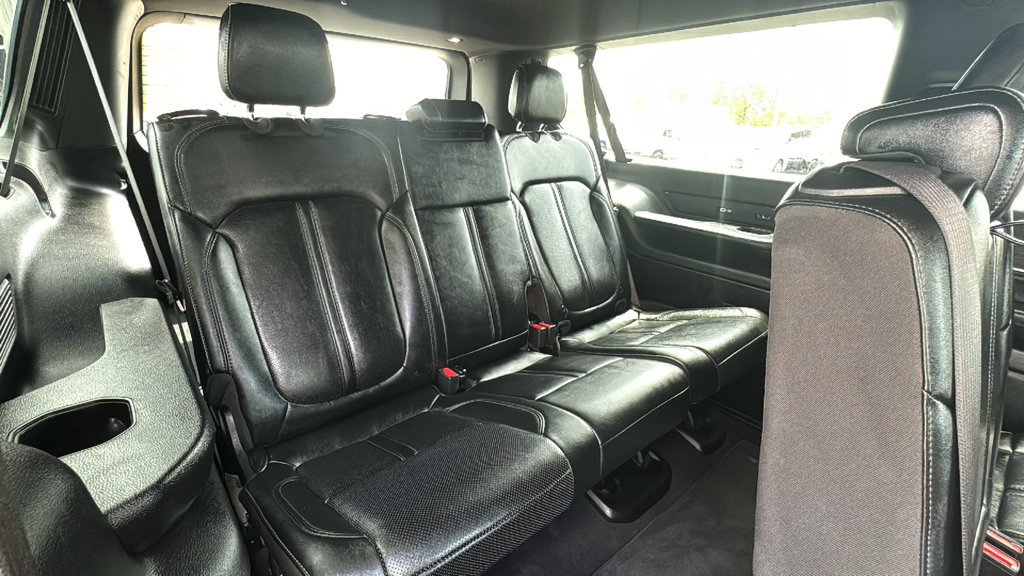Used 2024 Jeep Wagoneer L Series II w/ Flexible Seating Group RWD image 21
