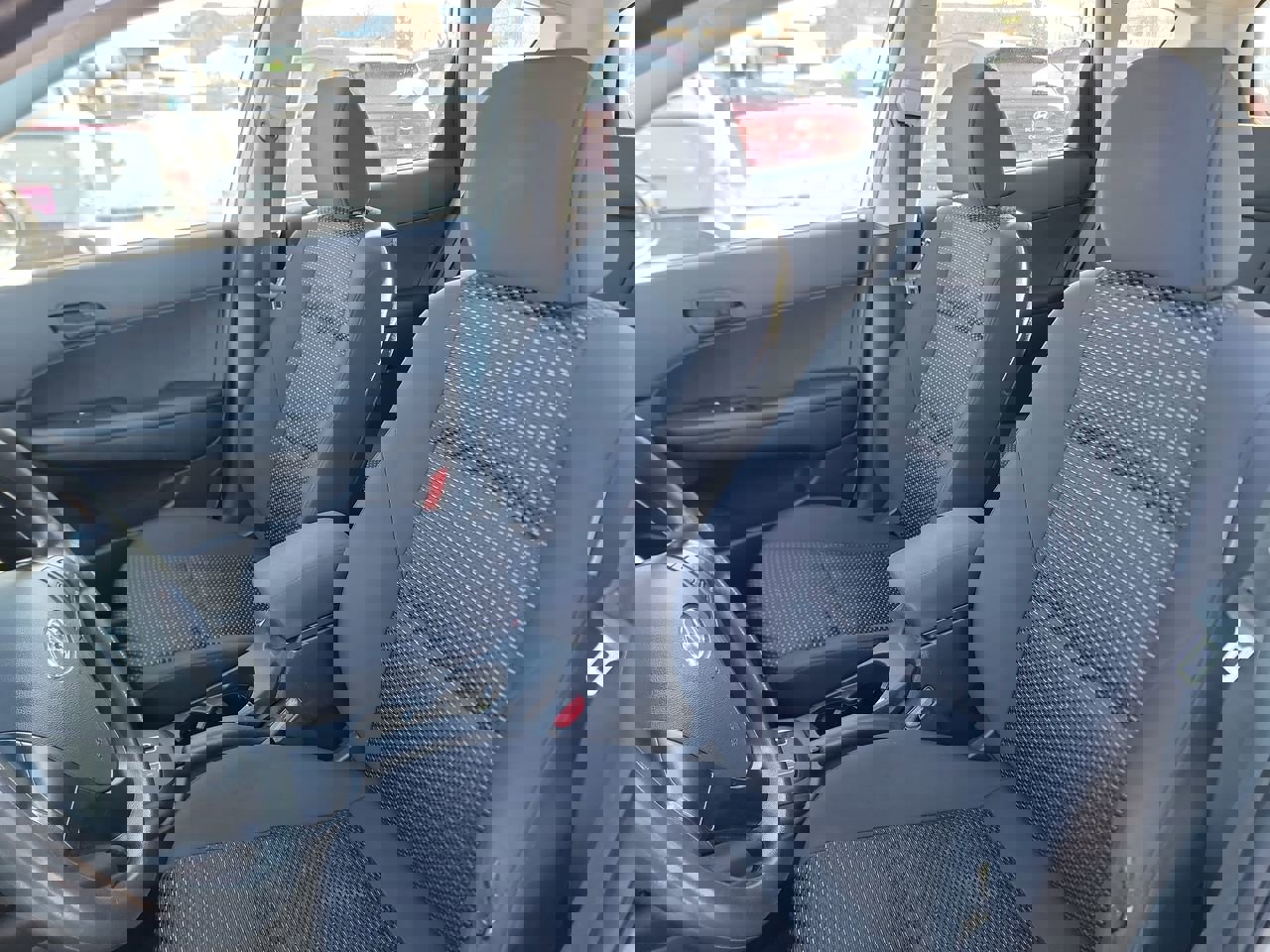 Used 2010 Hyundai Elantra GLS image 13