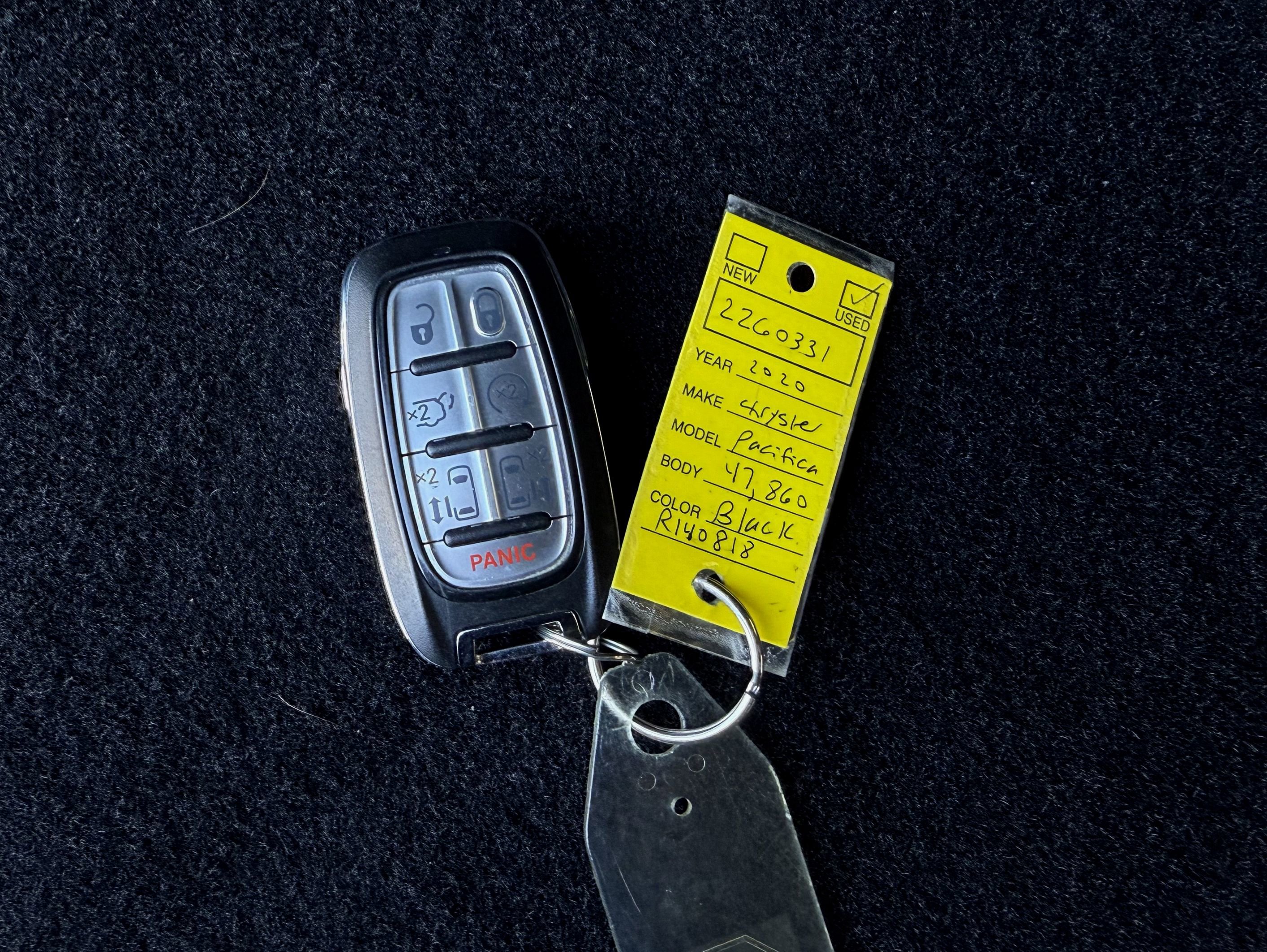 Used 2020 Chrysler Pacifica Touring-L w/ S Appearance Package image 31