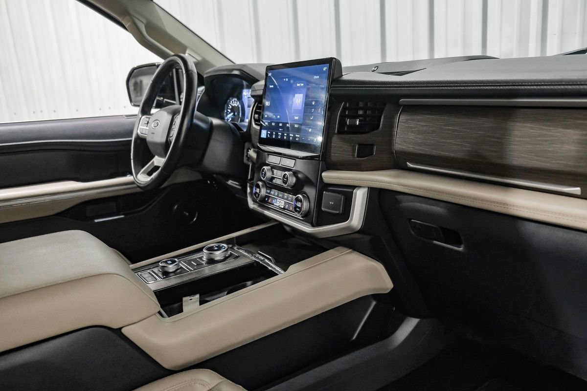 Used 2022 Ford Expedition Max Limited image 12