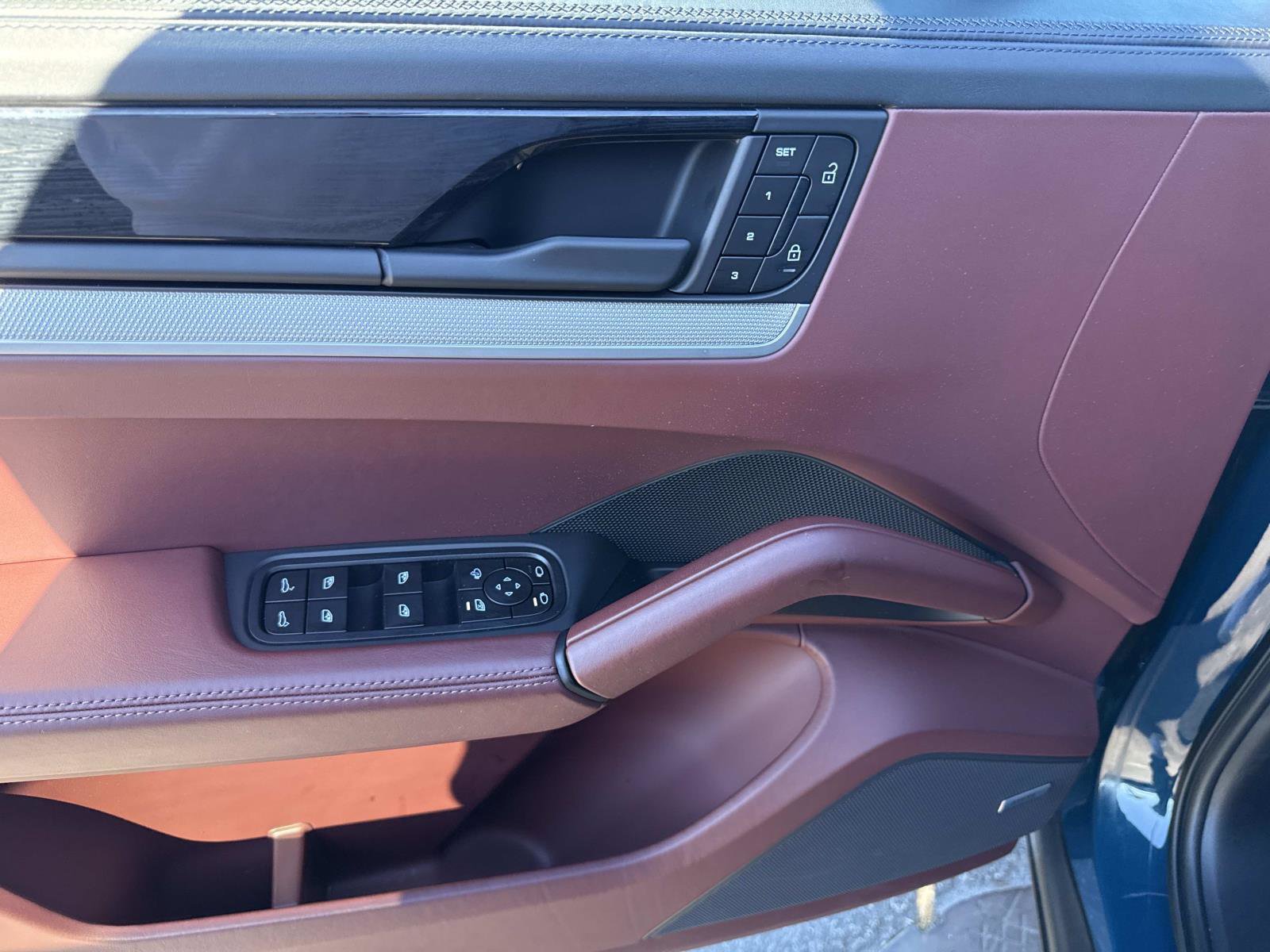 Used 2024 Porsche Cayenne S image 19