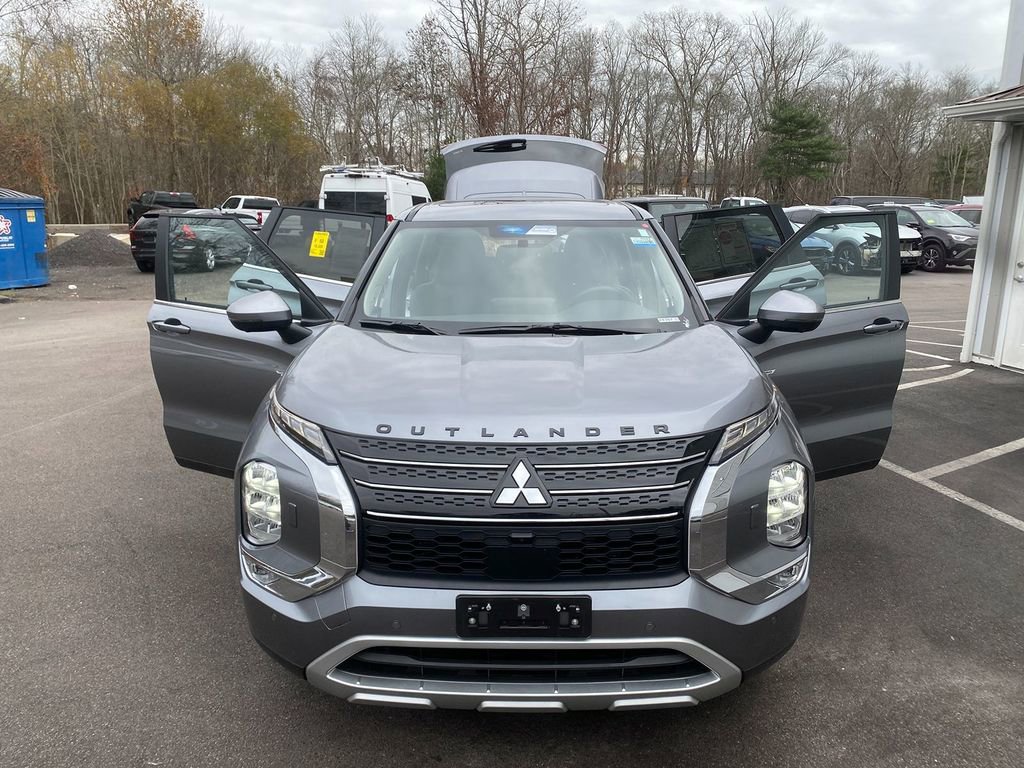 Used 2024 Mitsubishi Outlander SE image 29