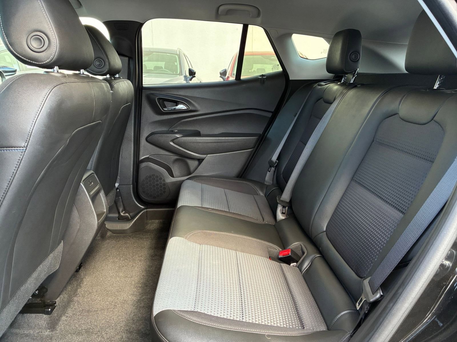 Used 2025 Chevrolet Trax LT image 24