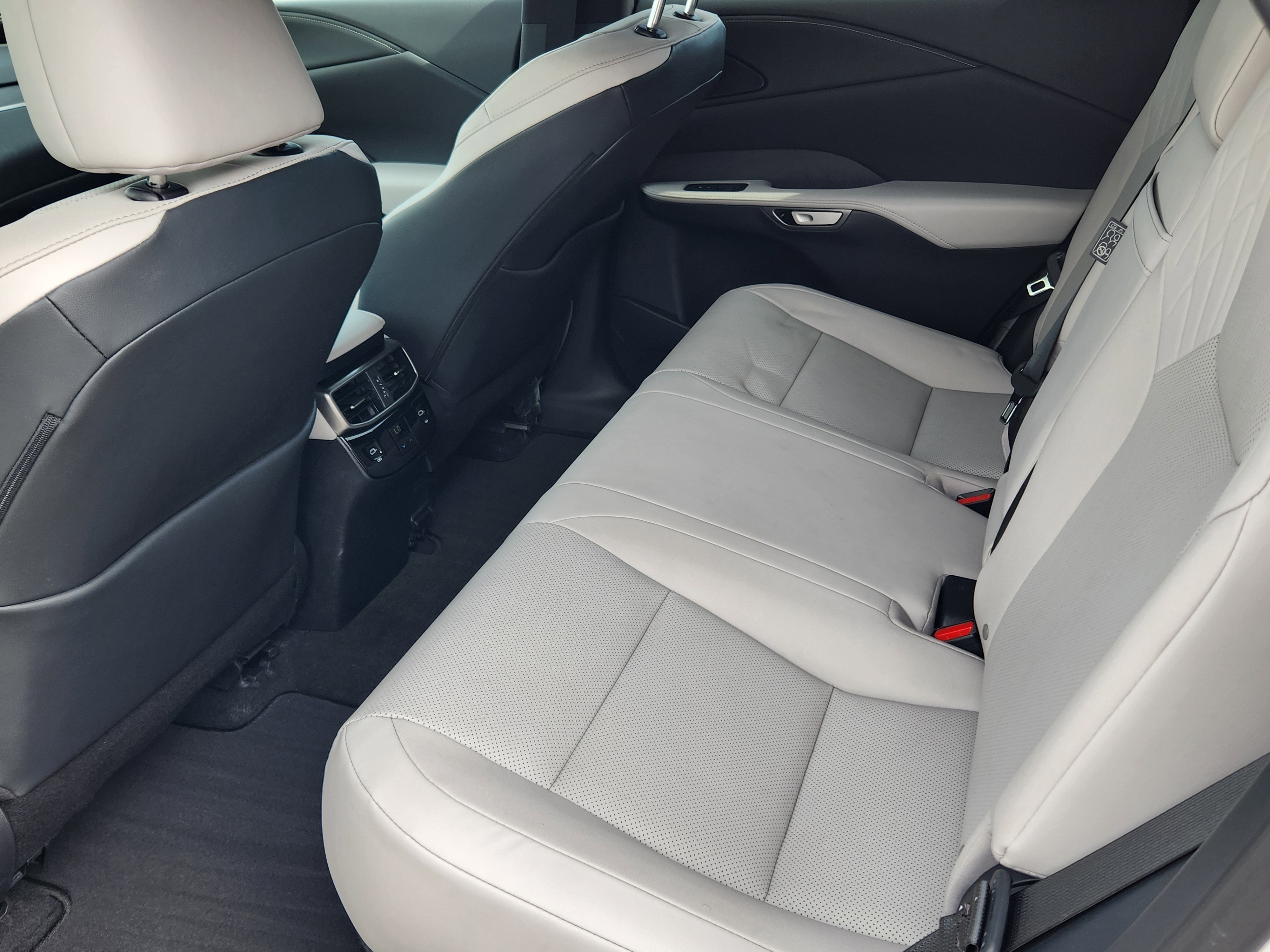 Used 2023 Lexus RX 350h w/ Cold Area Package image 15