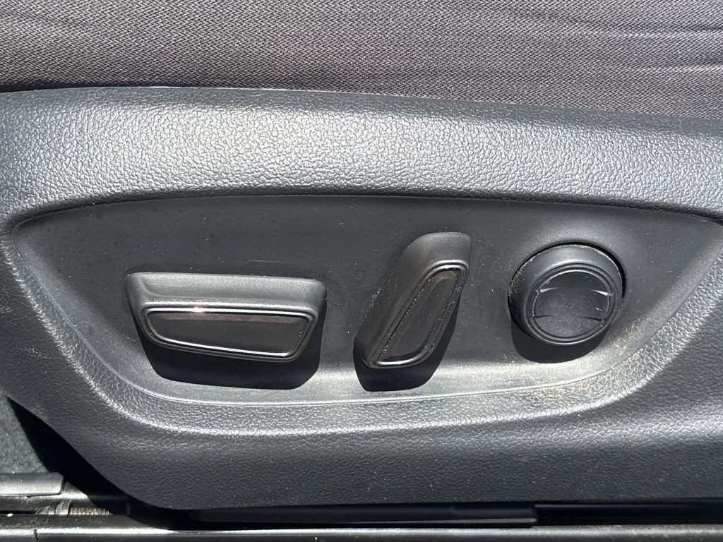 Used 2022 Toyota Camry LE image 10