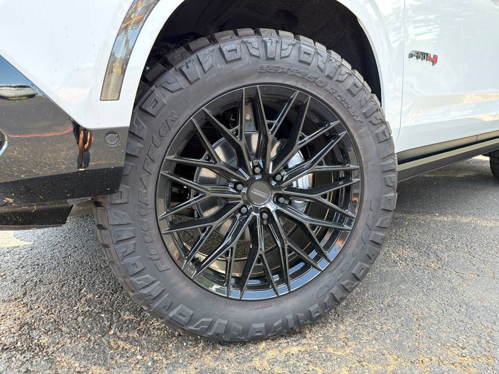 Used 2026 GMC Yukon AT4 Ultimate AWD/4WD image 3