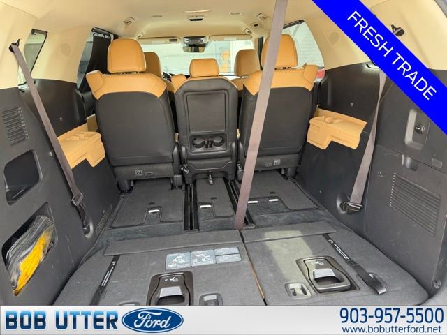 Used 2023 Kia Carnival EX image 16
