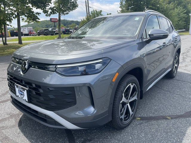 New 2026 Volkswagen Tiguan SE