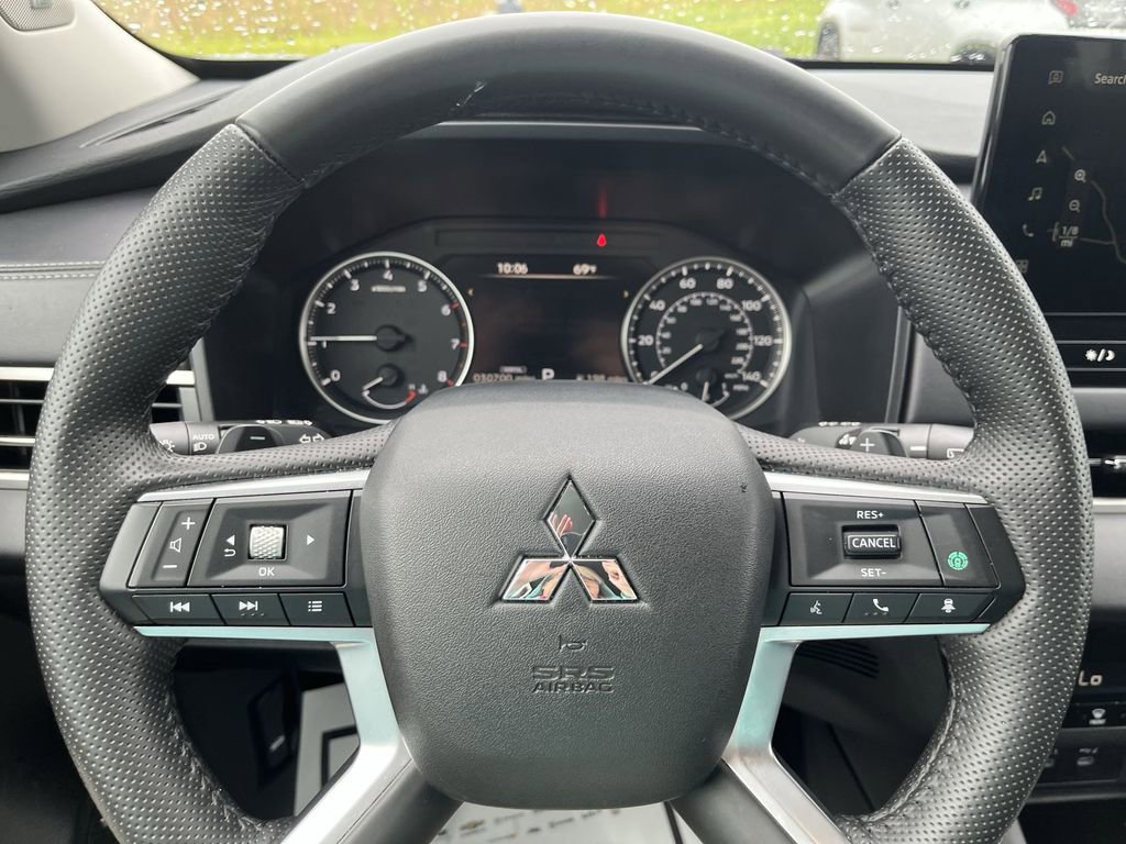 Used 2025 Mitsubishi Outlander SE FWD image 14