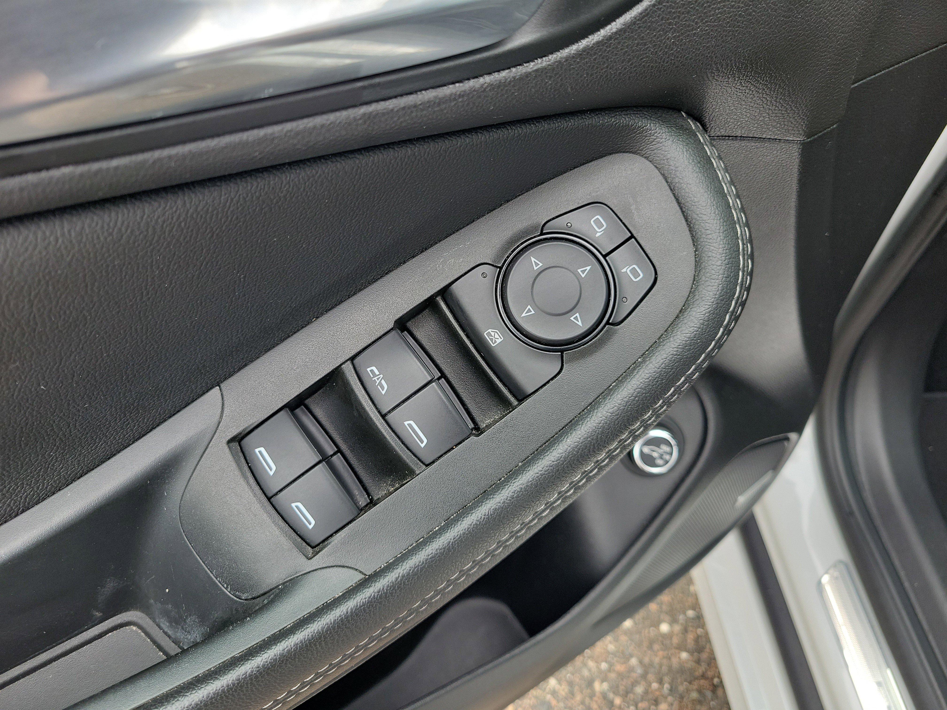 Used 2020 Buick Encore GX Essence w/ Experience Buick Package image 23