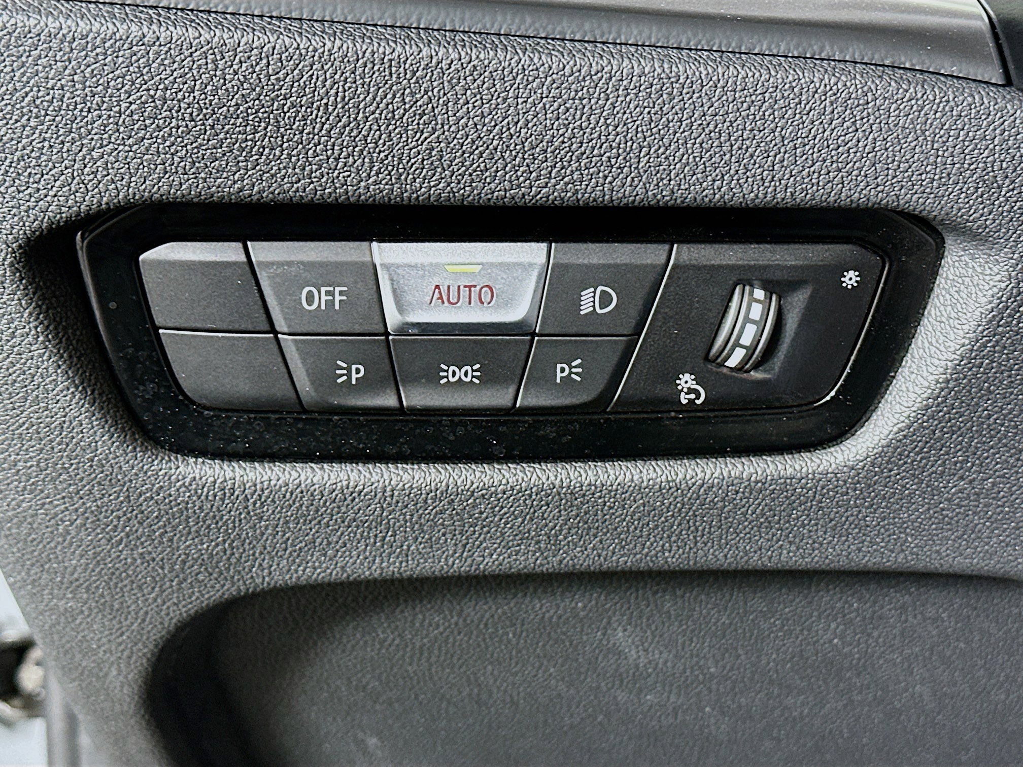 Used 2025 BMW 330i xDrive Sedan w/ Convenience Package image 17