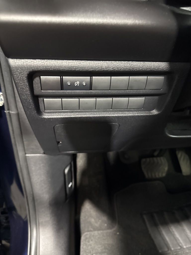 Used 2023 Mitsubishi Outlander ES image 33