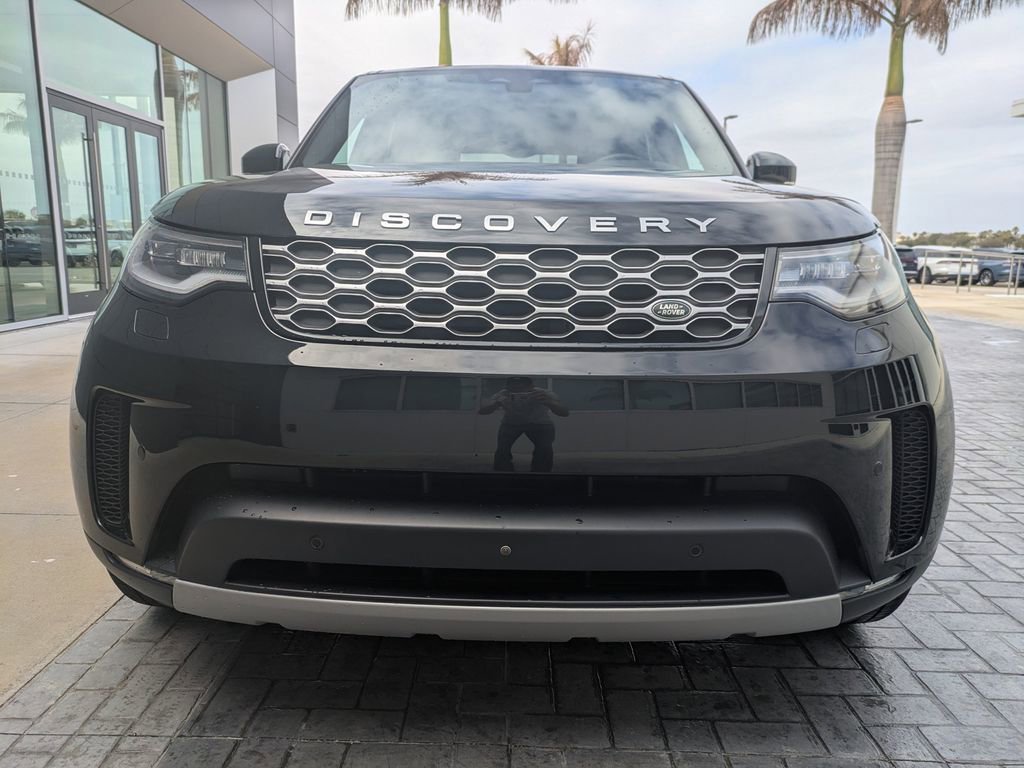 Certified 2025 Land Rover Discovery S image 10