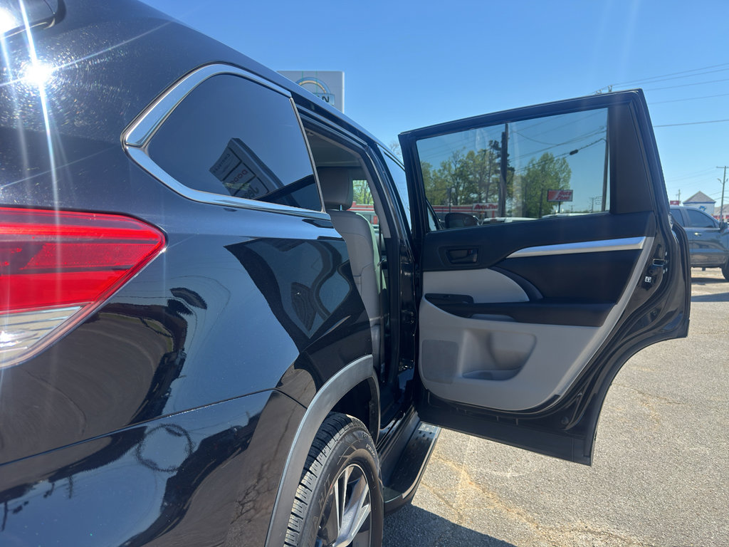 Used 2018 Toyota Highlander Plus FWD image 22