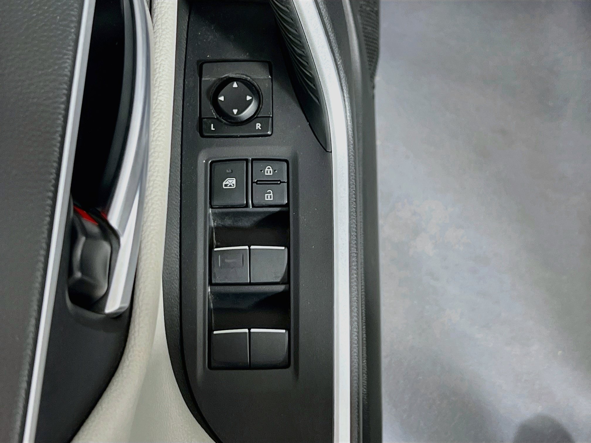 Used 2020 Toyota RAV4 Limited AWD/4WD image 17