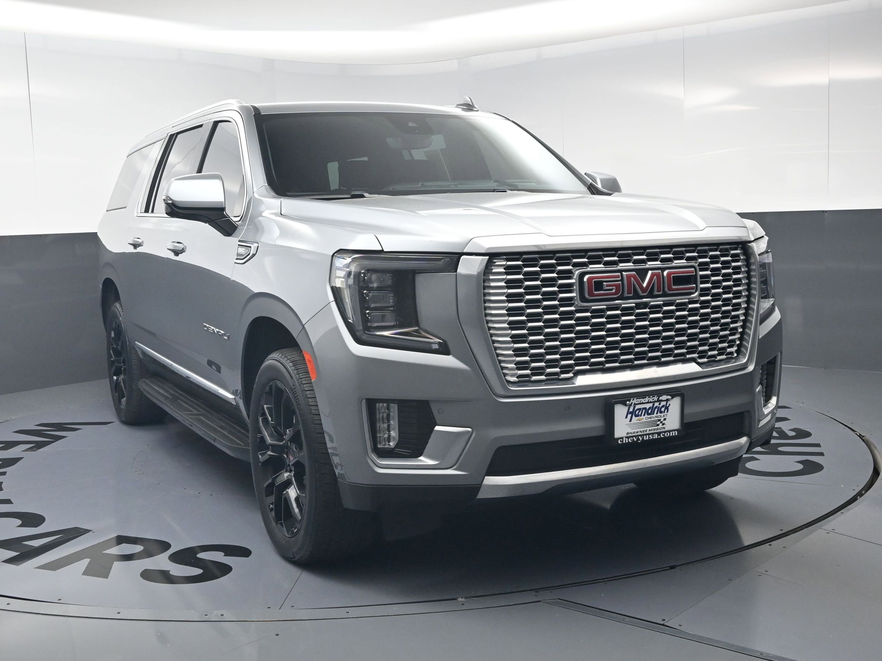 Used 2024 GMC Yukon XL Denali w/ Advanced Technology Package AWD/4WD image 3