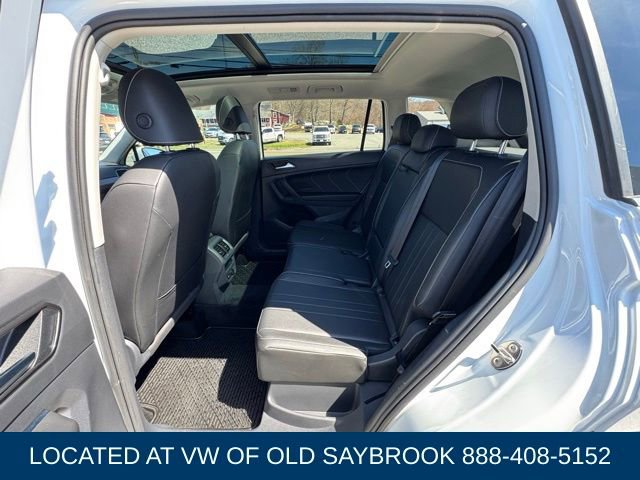 Used 2022 Volkswagen Tiguan SE w/ Panoramic Sunroof Package image 9