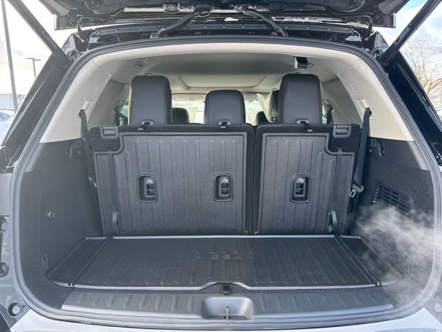 New 2025 Nissan Pathfinder Platinum image 22