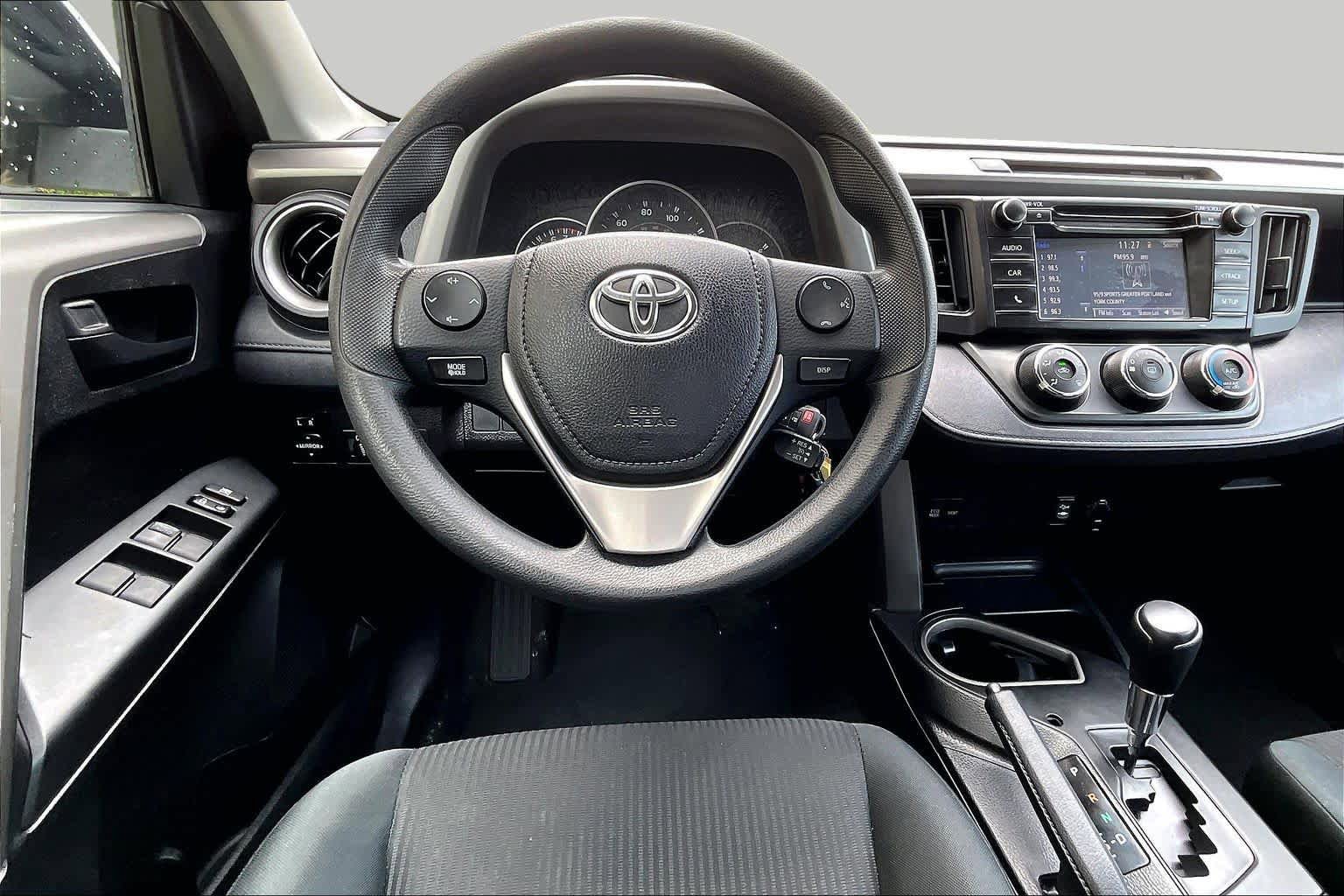 Used 2016 Toyota RAV4 LE FWD image 6