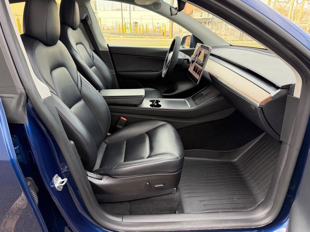 Used 2022 Tesla Model Y Long Range image 18