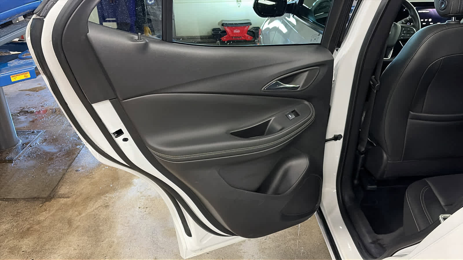 Certified 2024 Buick Encore GX Avenir w/ Avenir Technology Package image 23