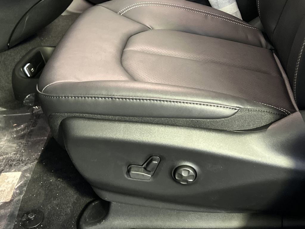 New 2026 Chrysler Pacifica Select image 12