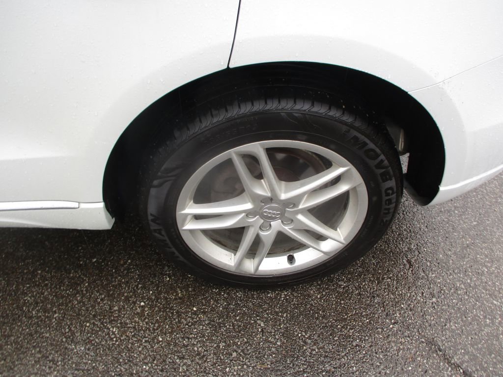 Used 2017 Audi Q5 2.0T Premium Plus w/ Technology Package image 4