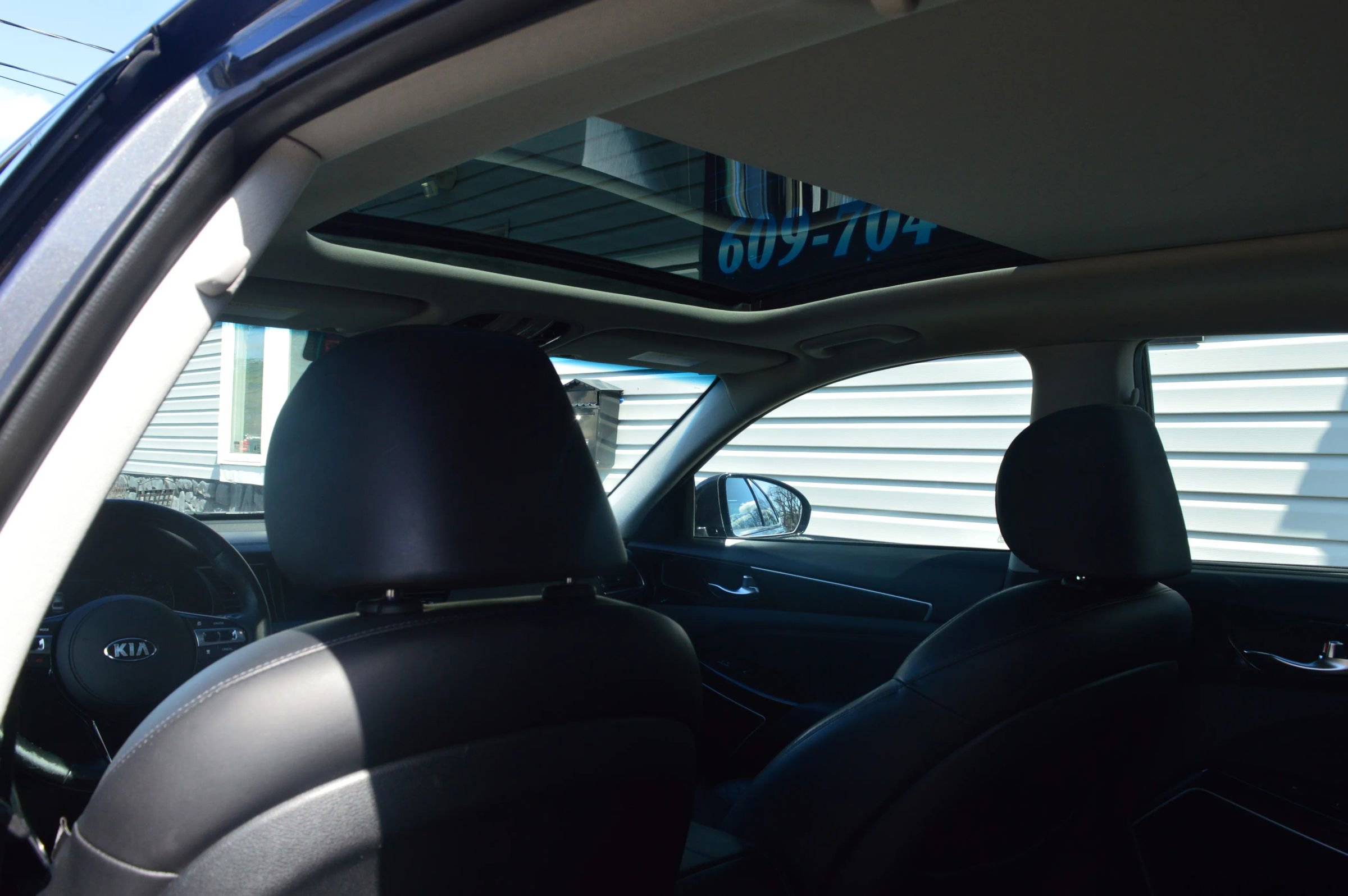 Used 2018 Kia Cadenza Limited image 16