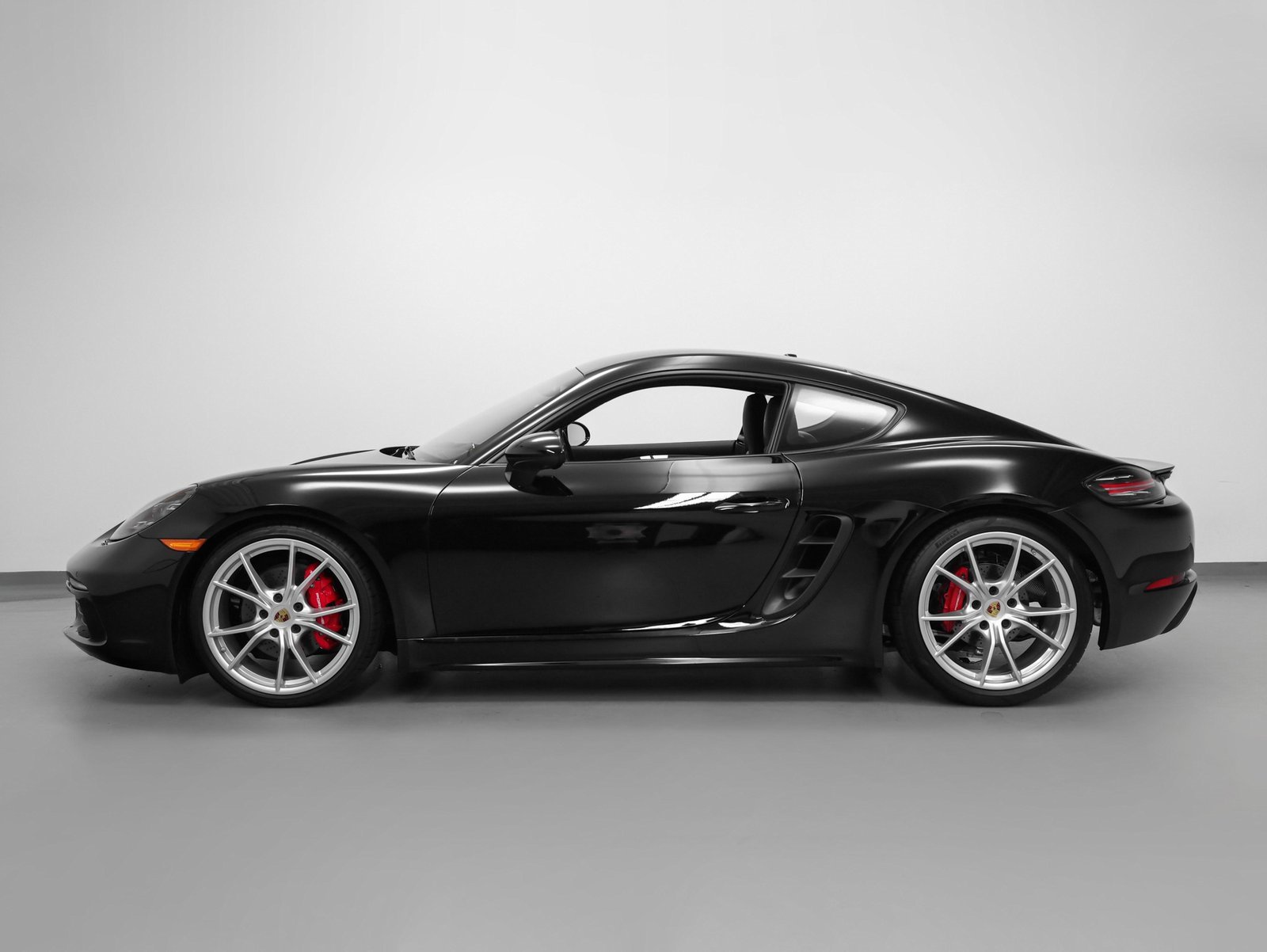 New 2025 Porsche 718 Cayman S image 2