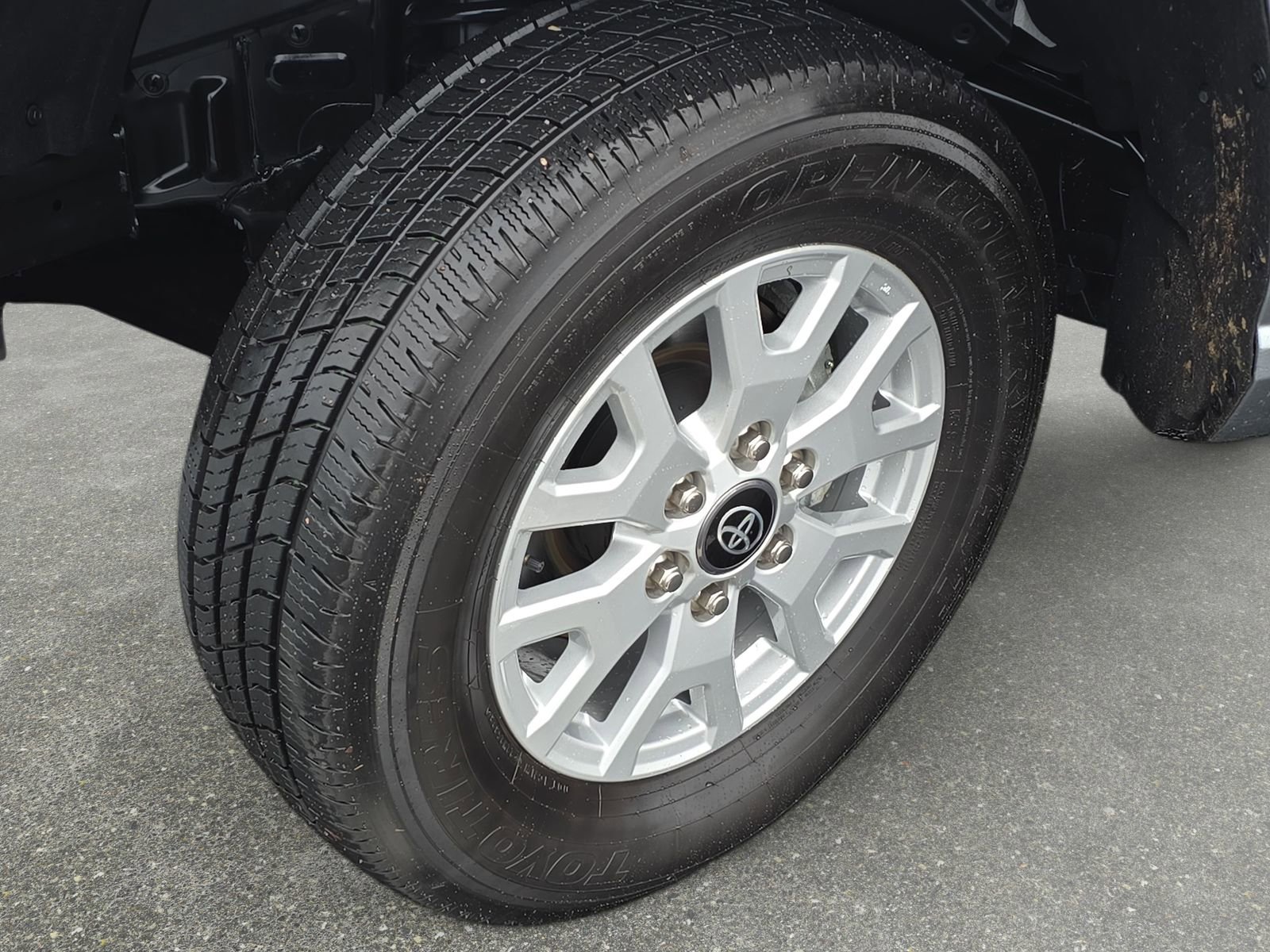 Used 2024 Toyota Tacoma SR5 w/ SR5 Upgrade Package image 29