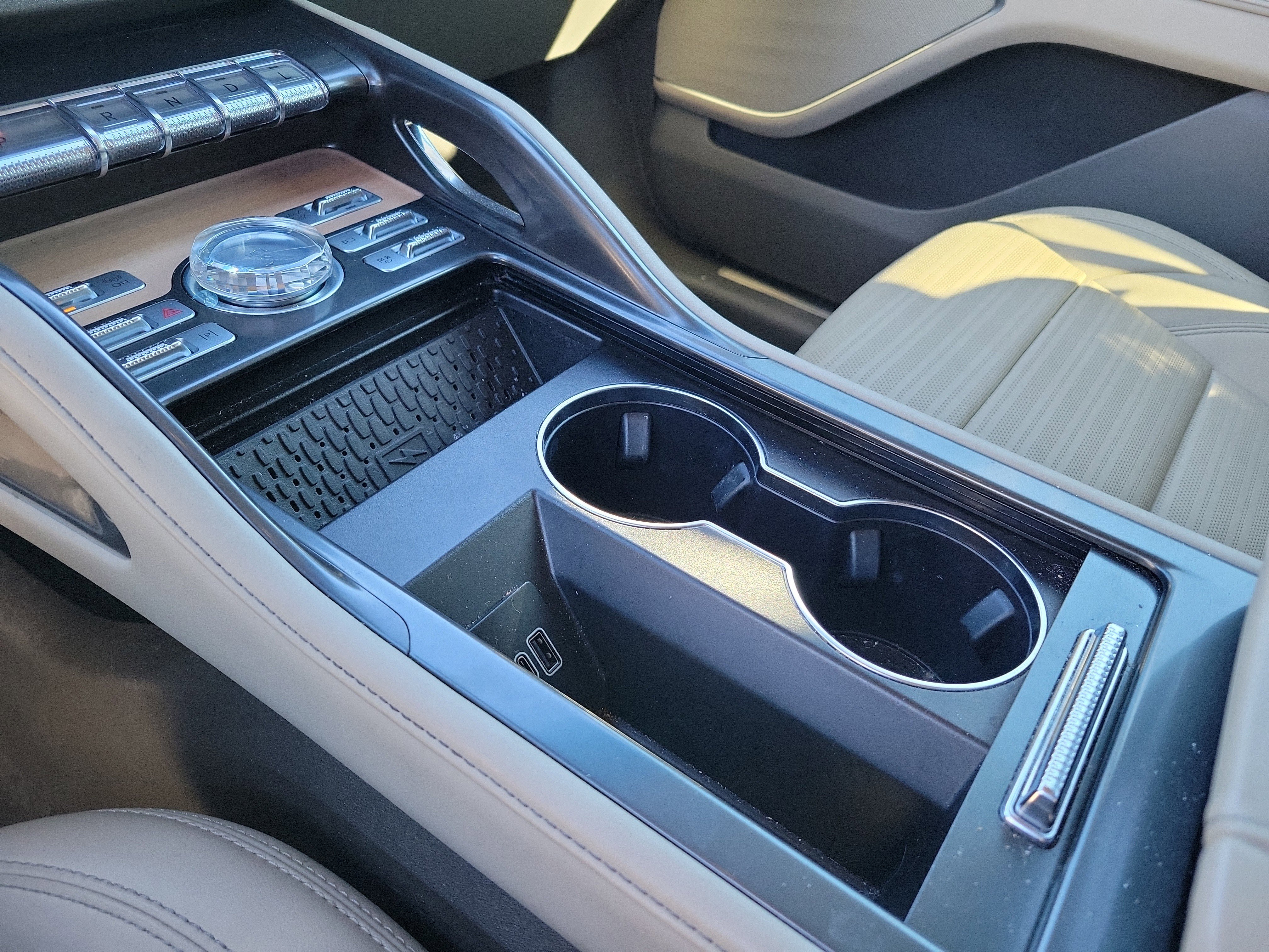 Used 2024 Lincoln Nautilus Reserve w/ Equipment Group 202A image 12