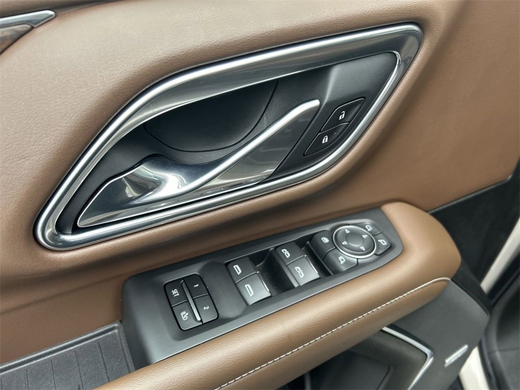 Used 2021 Chevrolet Tahoe High Country w/ Premium Package image 16