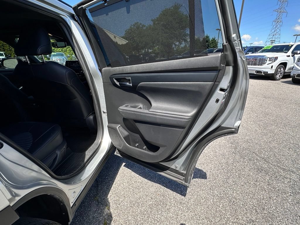 Used 2021 Toyota Highlander XSE AWD/4WD image 17