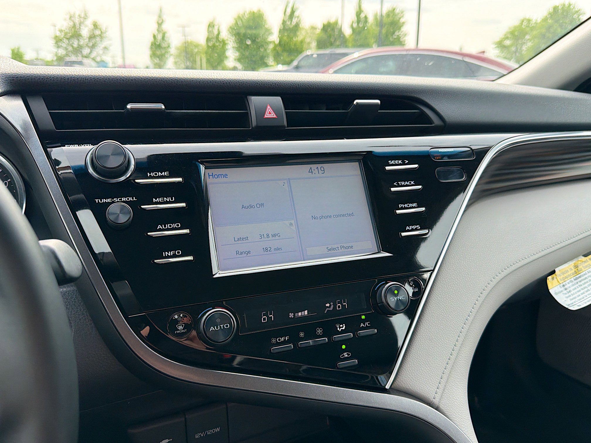 Used 2018 Toyota Camry XLE FWD image 9