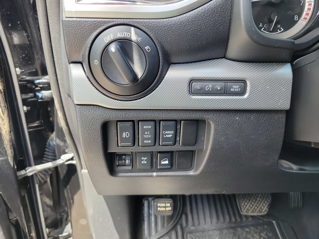 Used 2017 Nissan Titan PRO-4X AWD/4WD image 28