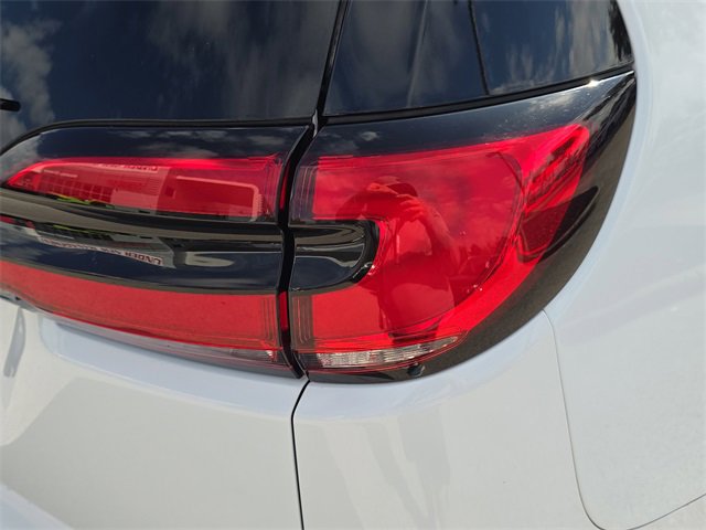 Used 2024 Chrysler Pacifica Limited image 11