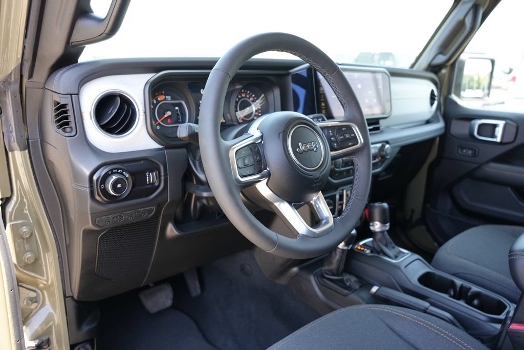 Used 2026 Jeep Wrangler Unlimited Sahara AWD/4WD image 13