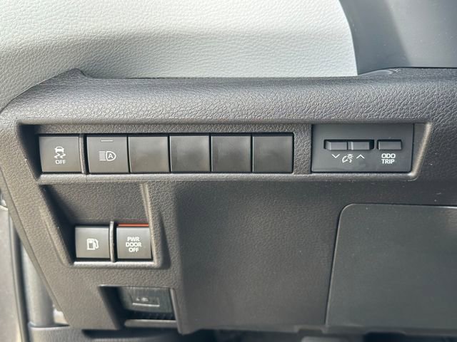 Used 2025 Toyota Sienna XLE image 20
